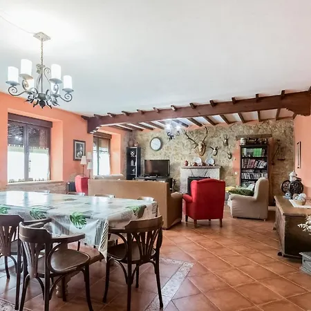 Gorgeous In Regueras With Kitchen Σπίτι διακοπών Santullano (Les Regueres)