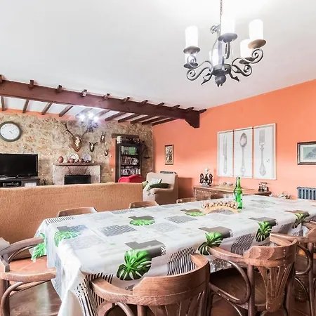 Σπίτι διακοπών Gorgeous In Regueras With Kitchen *