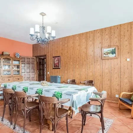 Gorgeous In Regueras With Kitchen * Santullano (Les Regueres)